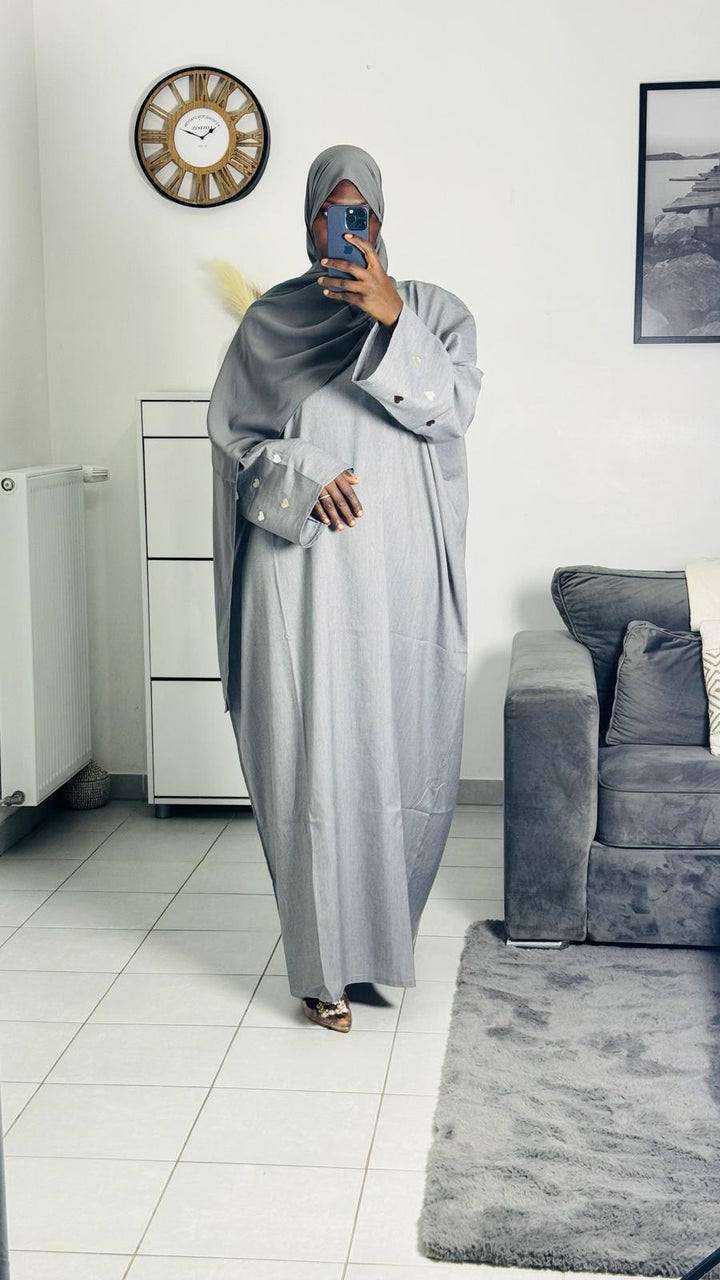 Heart-shaped patterned abaya