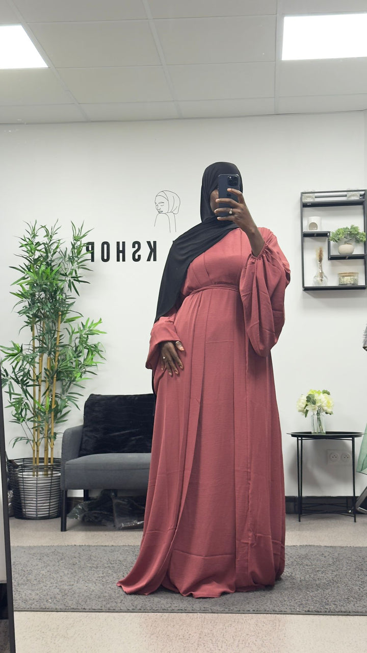 Kimono und Jazzhülsenkleid