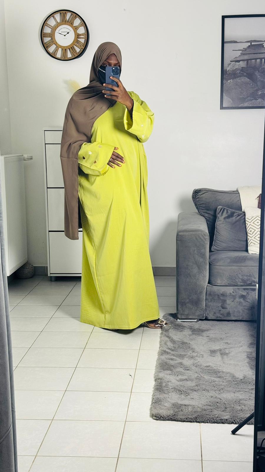 Heart-shaped patterned abaya