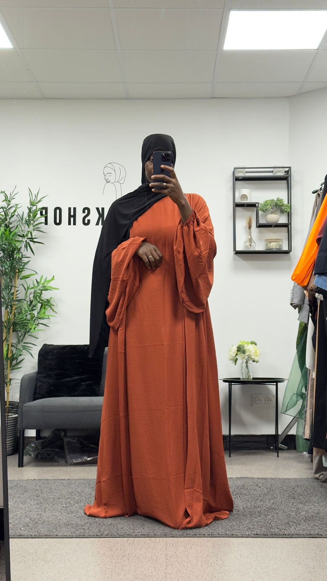 Kimono und Jazzhülsenkleid