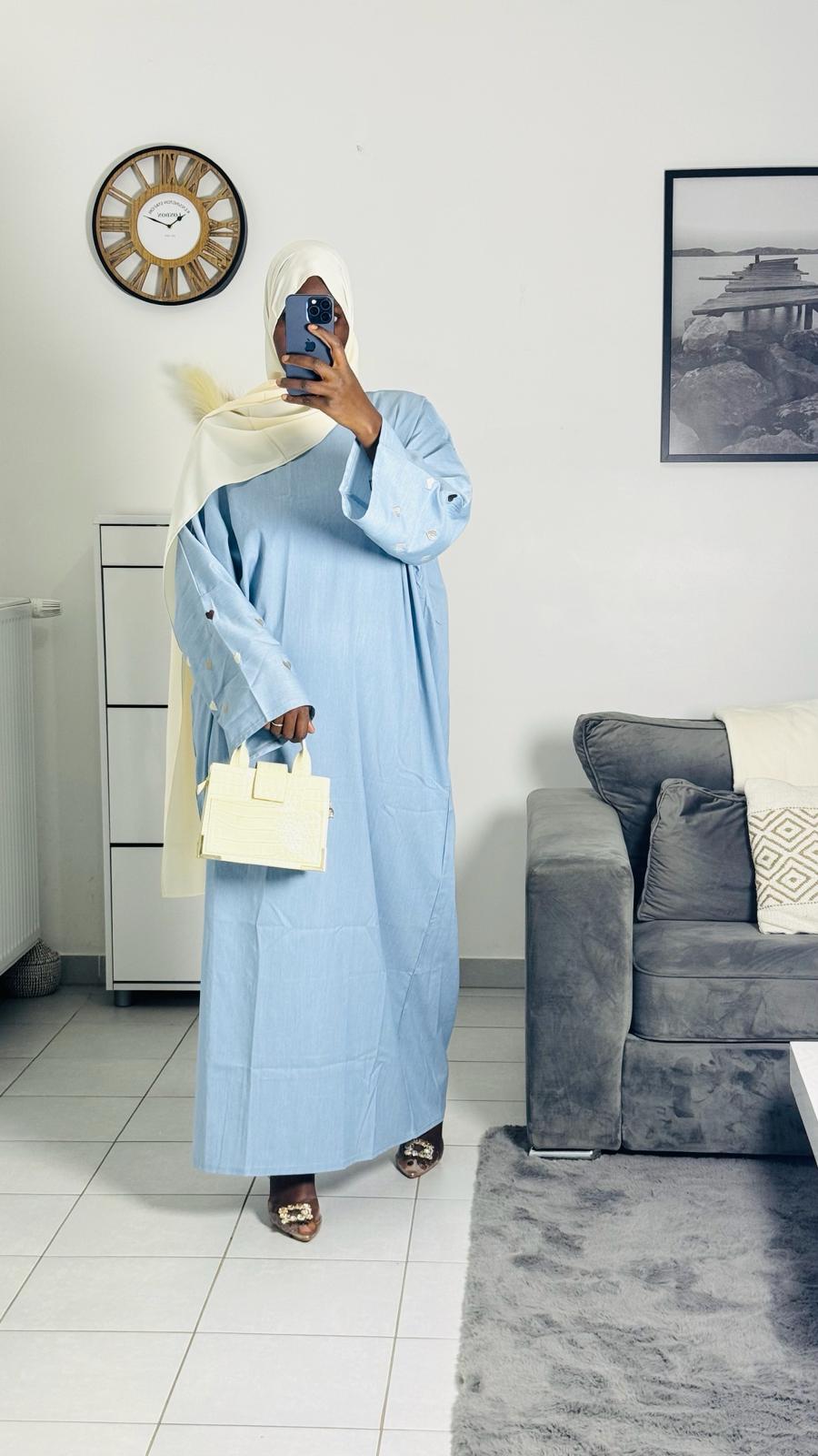 Heart-shaped patterned abaya