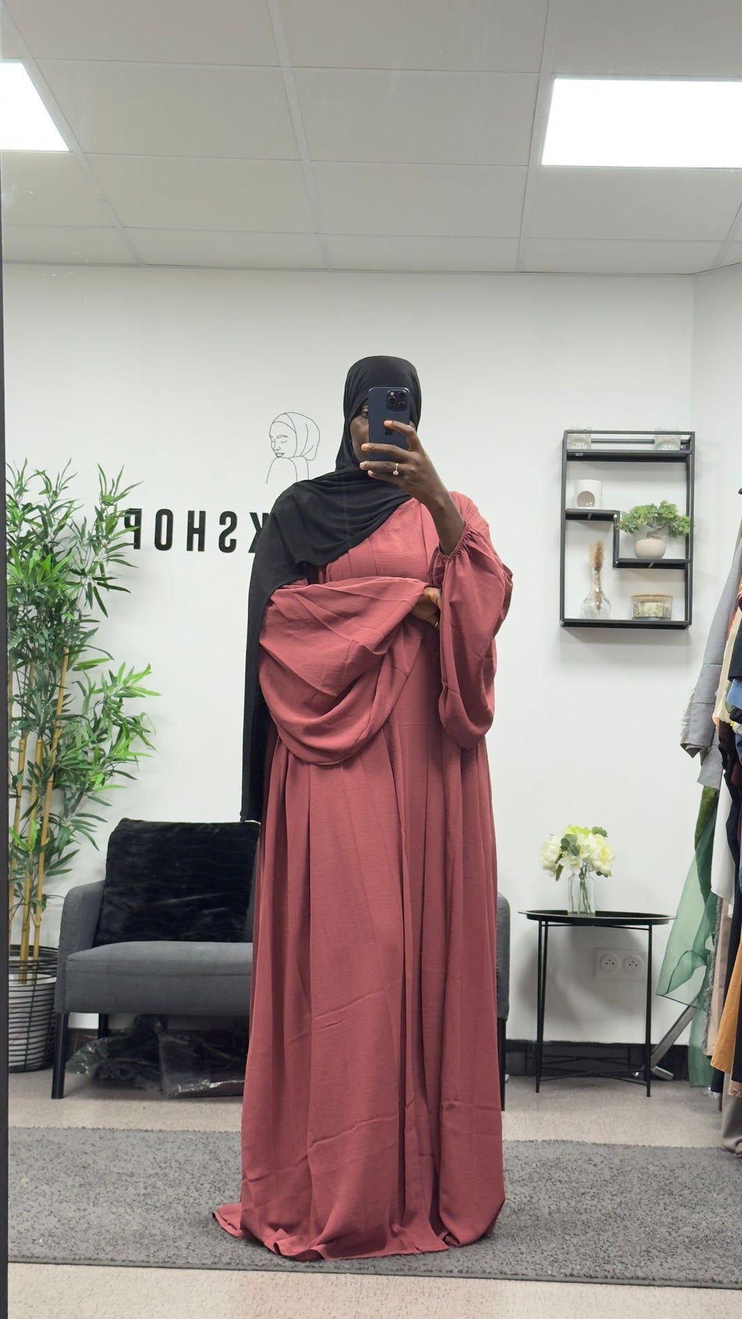 Kimono und Jazzhülsenkleid