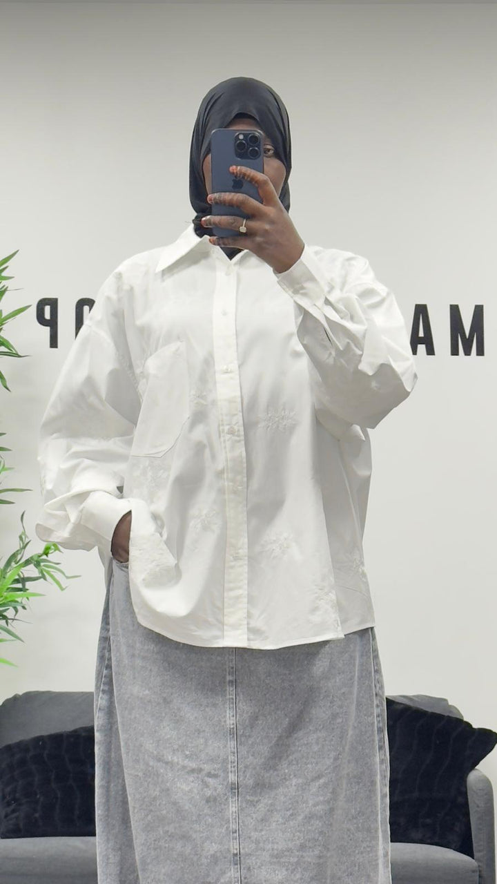 Chemise avec broderie