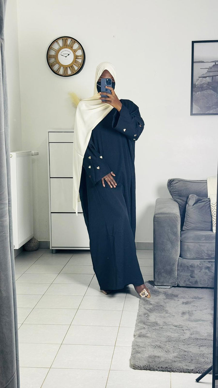 Heart-shaped patterned abaya