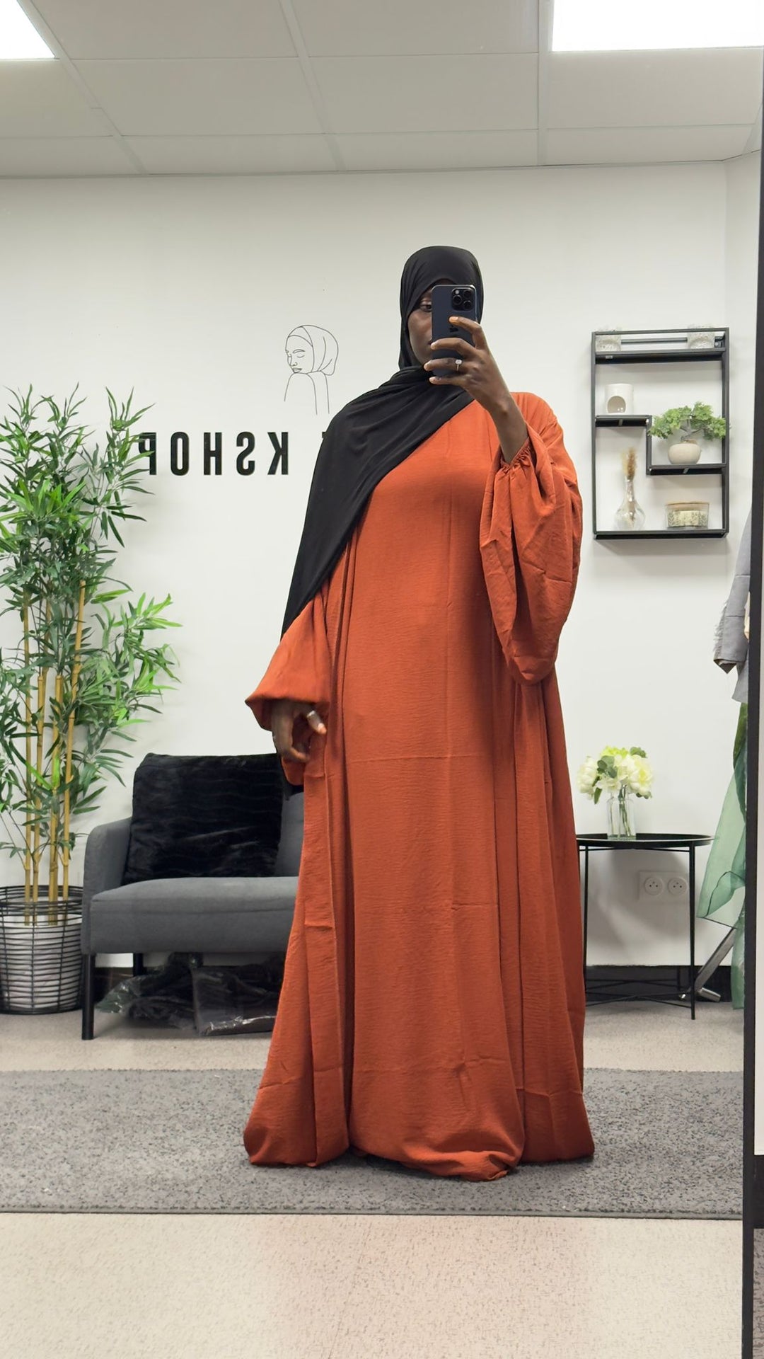 Kimono und Jazzhülsenkleid